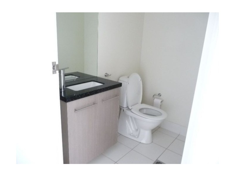 8,6 Egerton street, Southport QLD 4215