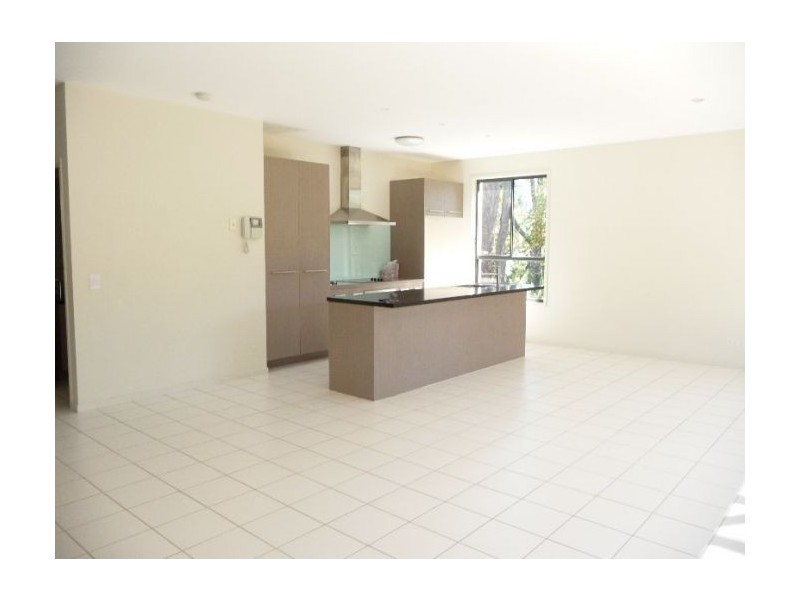 8,6 Egerton street, Southport QLD 4215