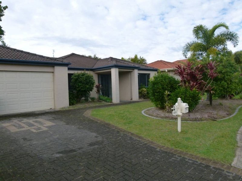 221 Crestwood Drive, Molendinar QLD 4214