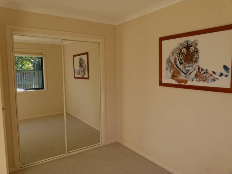 221 Crestwood Drive, Molendinar QLD 4214