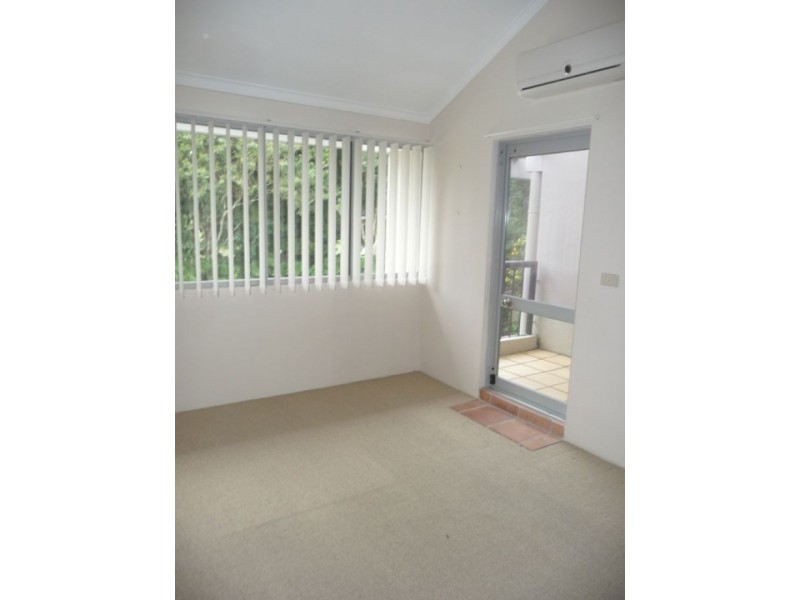 Clear Island Waters QLD 4226