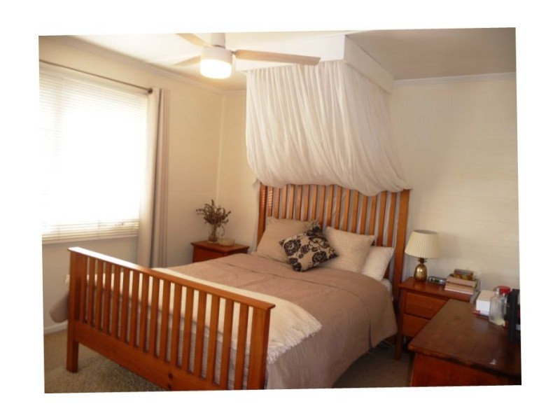 96 Robert Street, Labrador QLD 4215