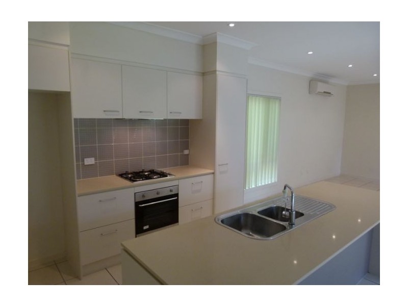 22 Lockwood Place, Molendinar QLD 4214