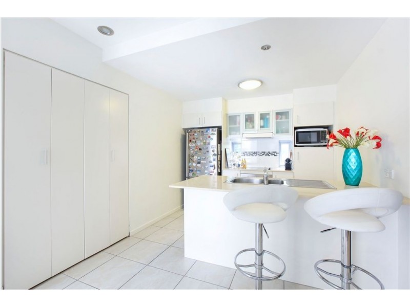 4/43 Anembo Street, Chevron Island QLD 4217