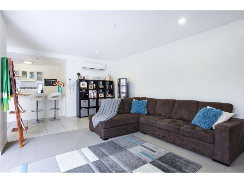 4/43 Anembo Street, Chevron Island QLD 4217