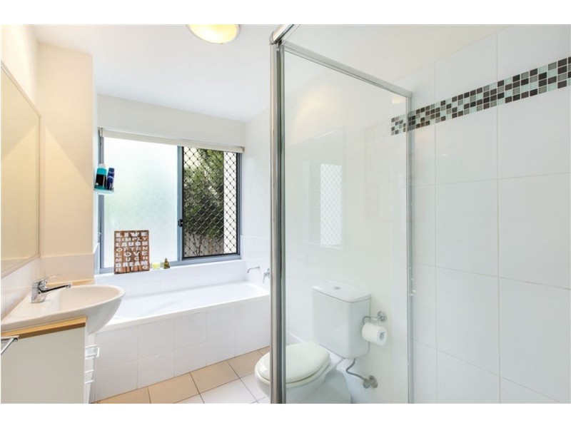 4/43 Anembo Street, Chevron Island QLD 4217