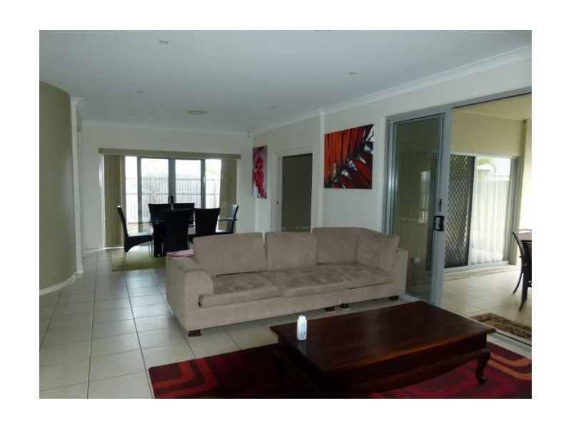 39 Highcrest Circuit, Molendinar QLD 4214