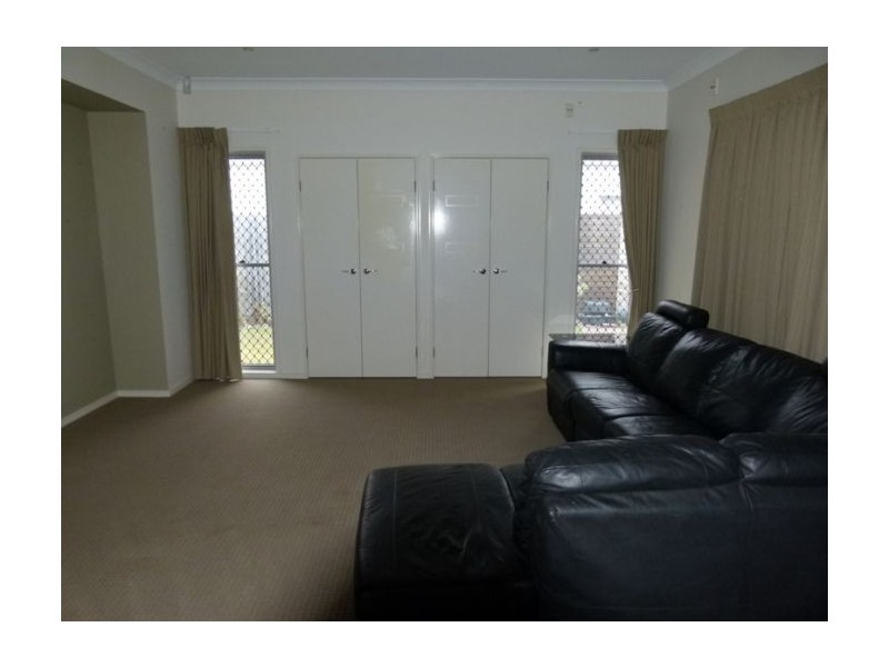 39 Highcrest Circuit, Molendinar QLD 4214