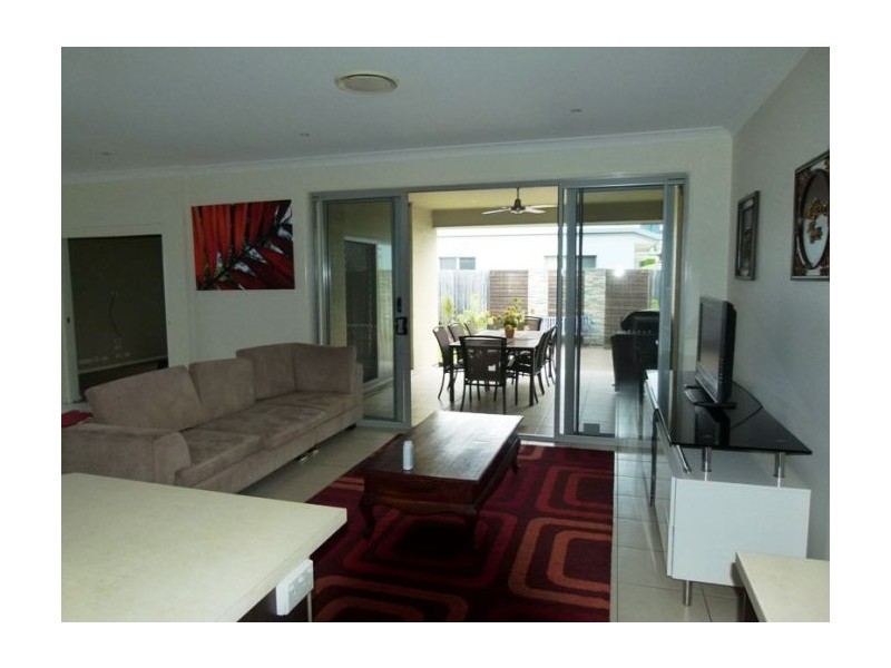 39 Highcrest Circuit, Molendinar QLD 4214