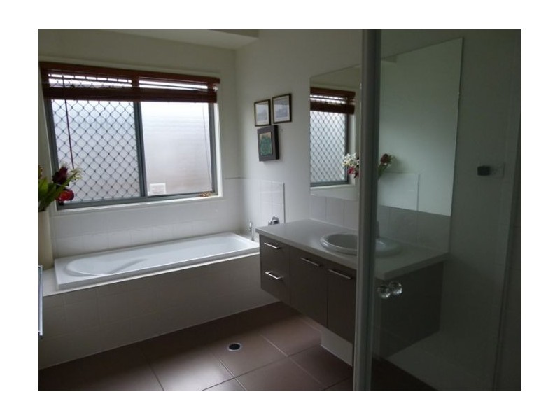 39 Highcrest Circuit, Molendinar QLD 4214