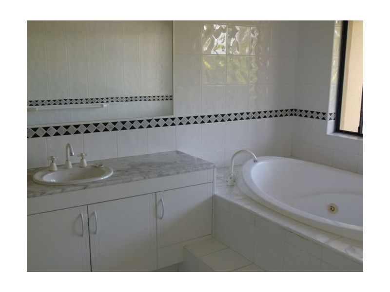 147/125 Santa Cruz Blvd, Clear Island Waters QLD 4226