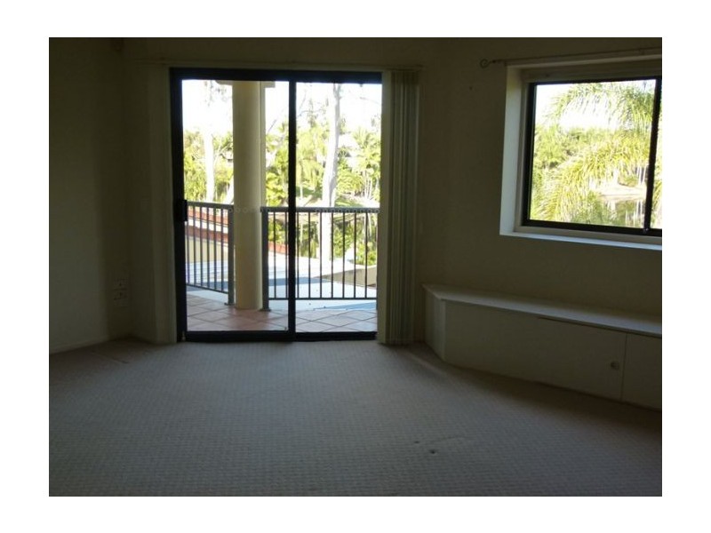 147/125 Santa Cruz Blvd, Clear Island Waters QLD 4226