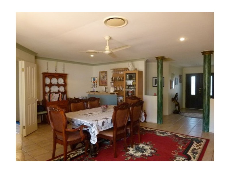 11 Nottinghill Gate Dve, Arundel QLD 4214