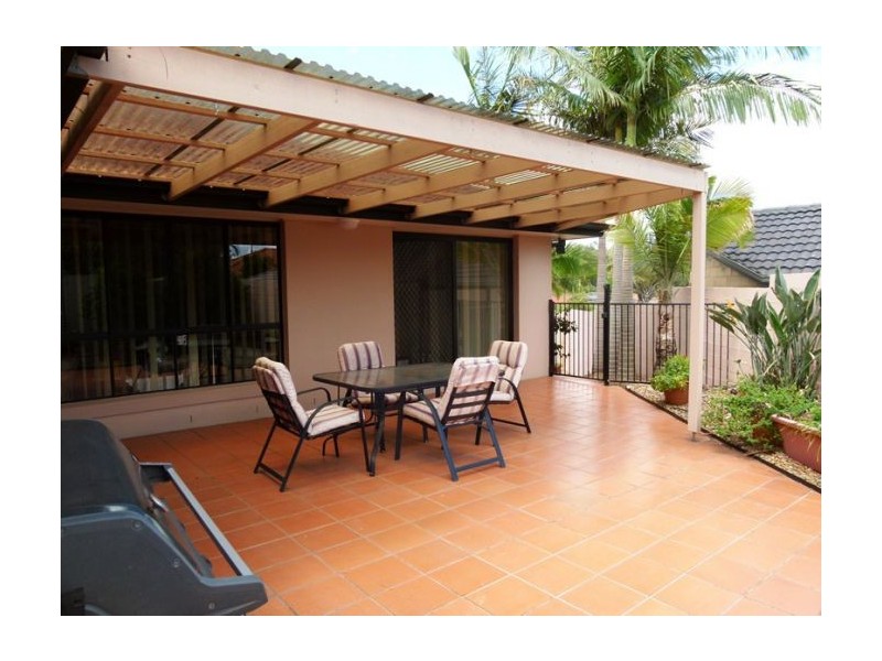 11 Nottinghill Gate Dve, Arundel QLD 4214