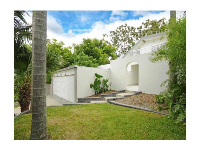 25 Golden Crescent, Southport QLD 4215