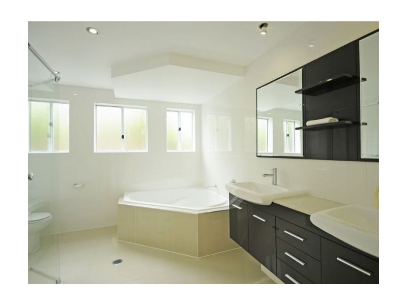 25 Golden Crescent, Southport QLD 4215