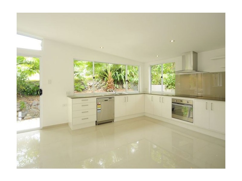 25 Golden Crescent, Southport QLD 4215