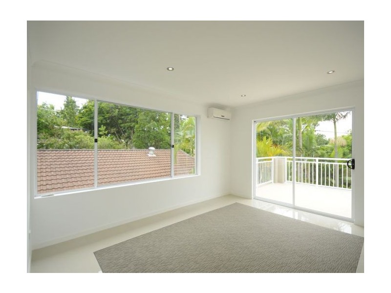 25 Golden Crescent, Southport QLD 4215