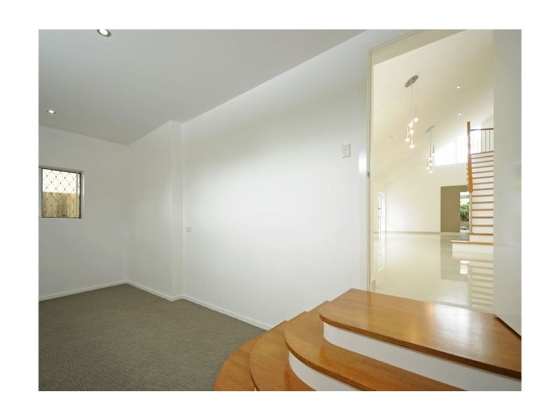 25 Golden Crescent, Southport QLD 4215