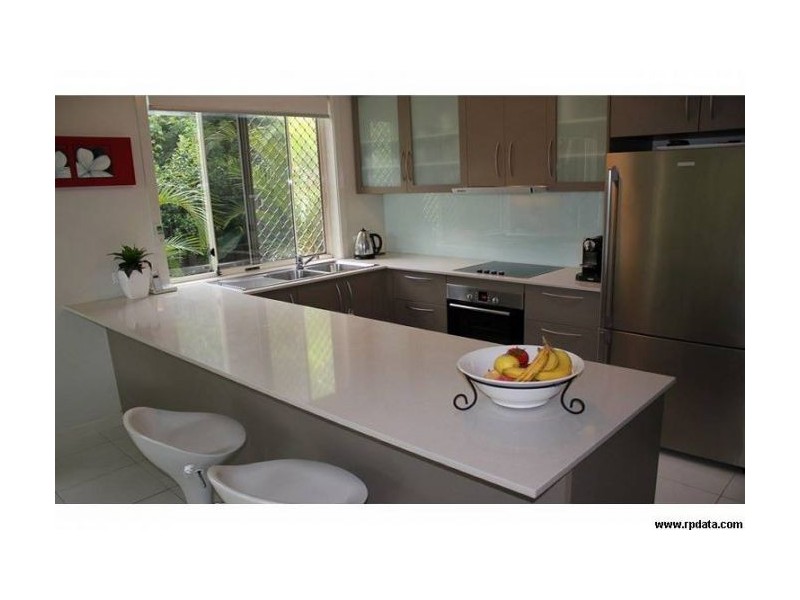 2/104 Eugaree Street, Southport QLD 4215