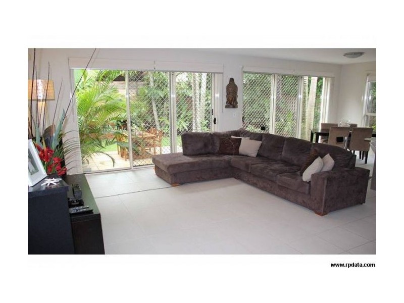 2/104 Eugaree Street, Southport QLD 4215