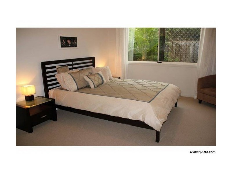 2/104 Eugaree Street, Southport QLD 4215