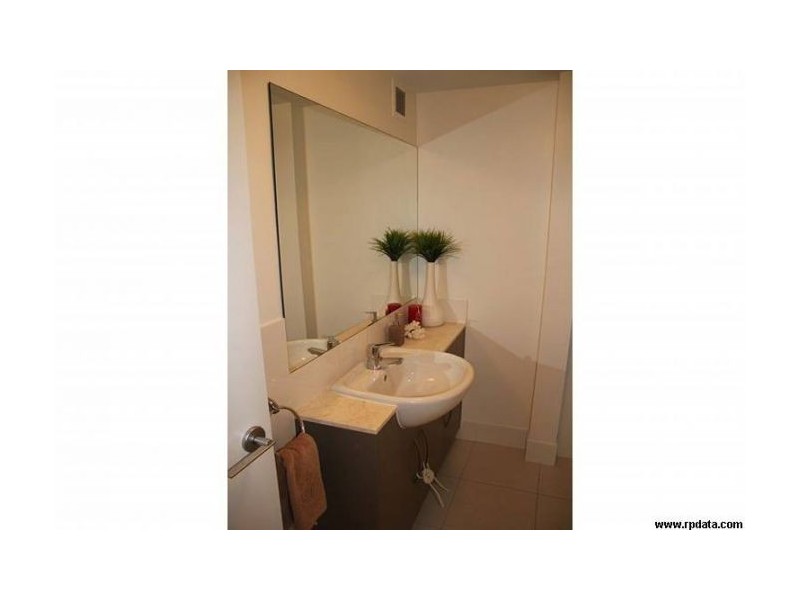 2/104 Eugaree Street, Southport QLD 4215