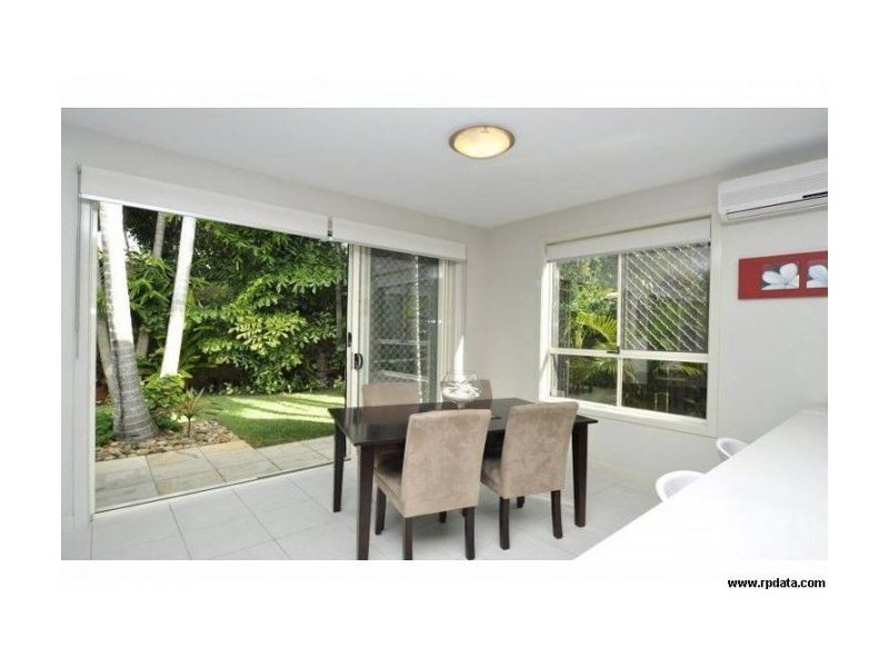 2/104 Eugaree Street, Southport QLD 4215