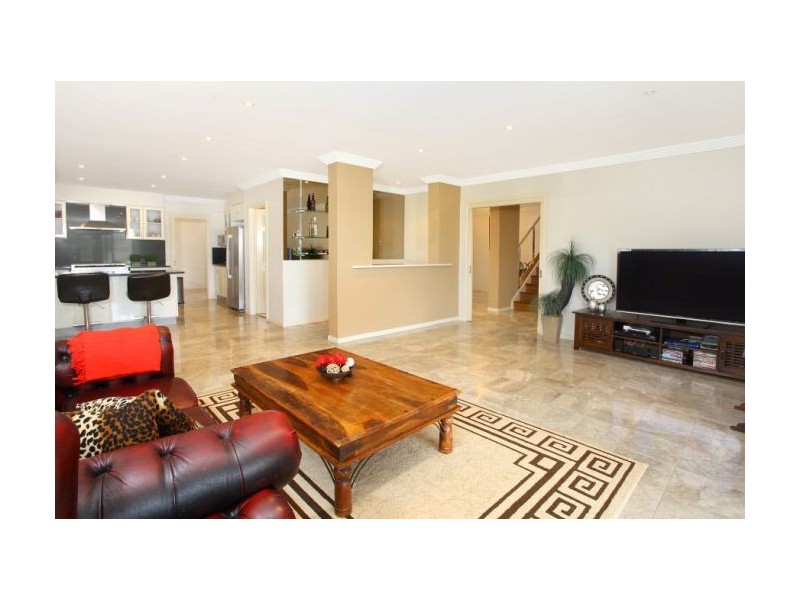 20 Darnay Road, Broadbeach Waters QLD 4218