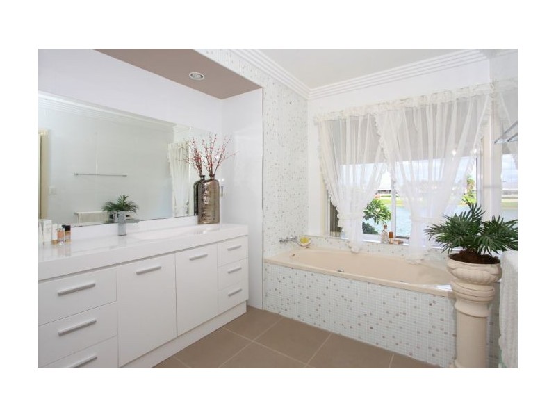 20 Darnay Road, Broadbeach Waters QLD 4218