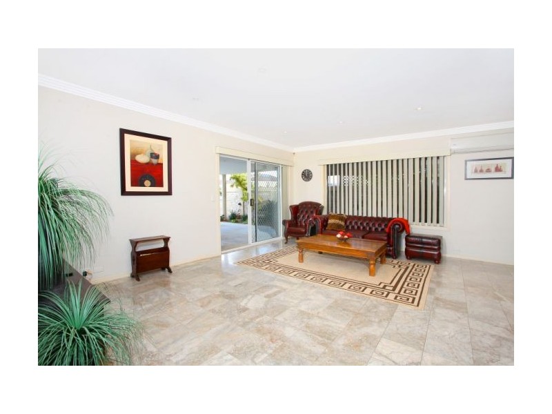 20 Darnay Road, Broadbeach Waters QLD 4218
