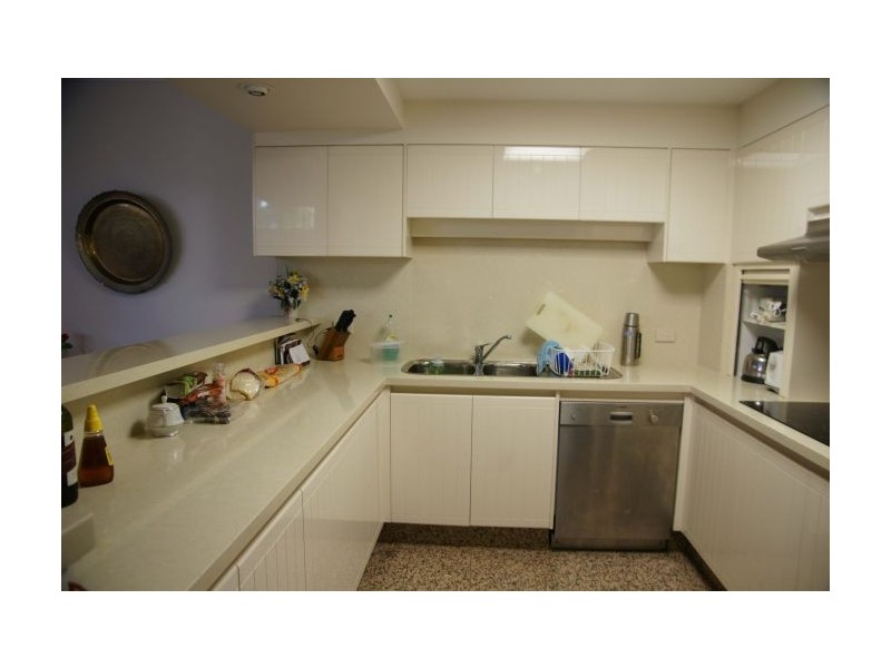 8 125 Santa Cruz Blvd, Clear Island Waters QLD 4226