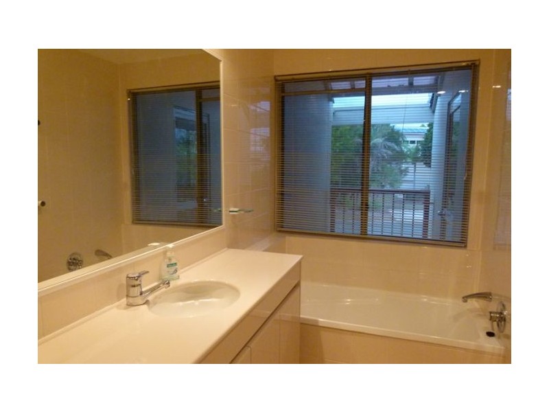 125 Santa Cruz Blvd, Haversham 3, Clear Island Waters QLD 4226