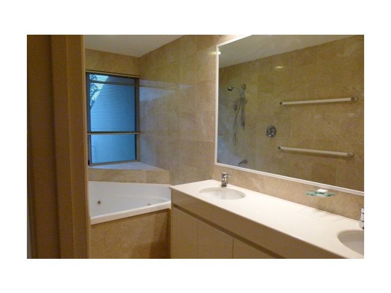 125 Santa Cruz Blvd, Haversham 3, Clear Island Waters QLD 4226