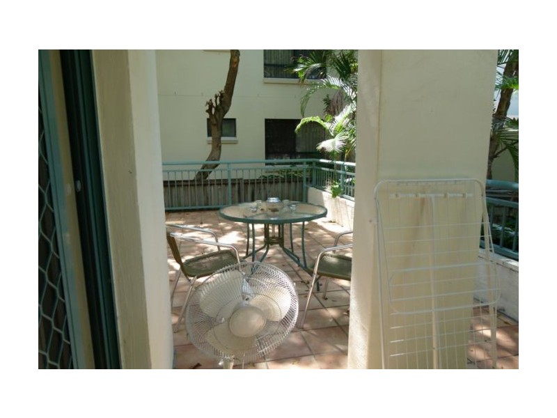 3 9 Stanhill Dr, Chevron Island QLD 4217