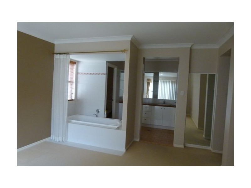 19 Rebholz Dr, Benowa QLD 4217