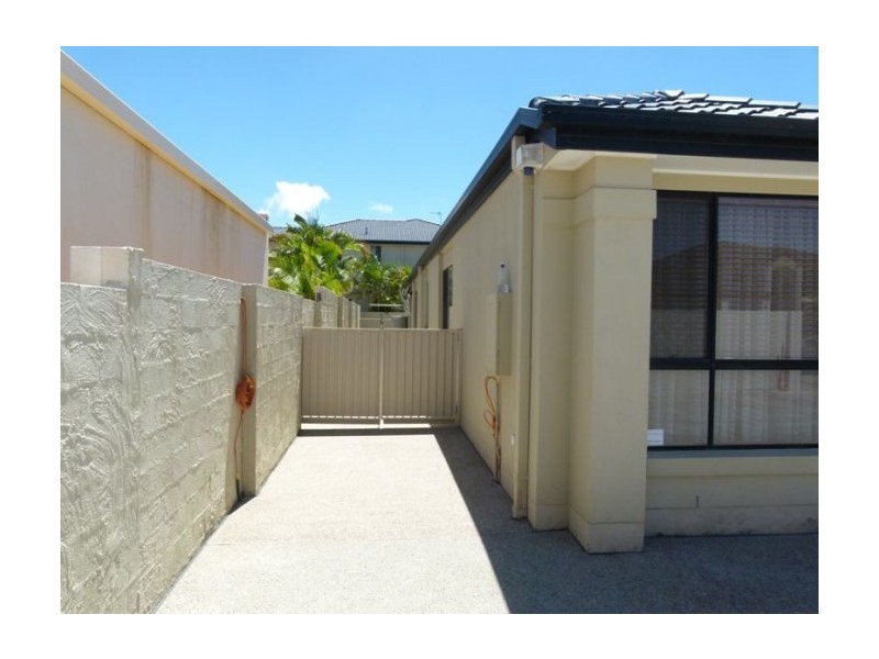 19 Rebholz Dr, Benowa QLD 4217