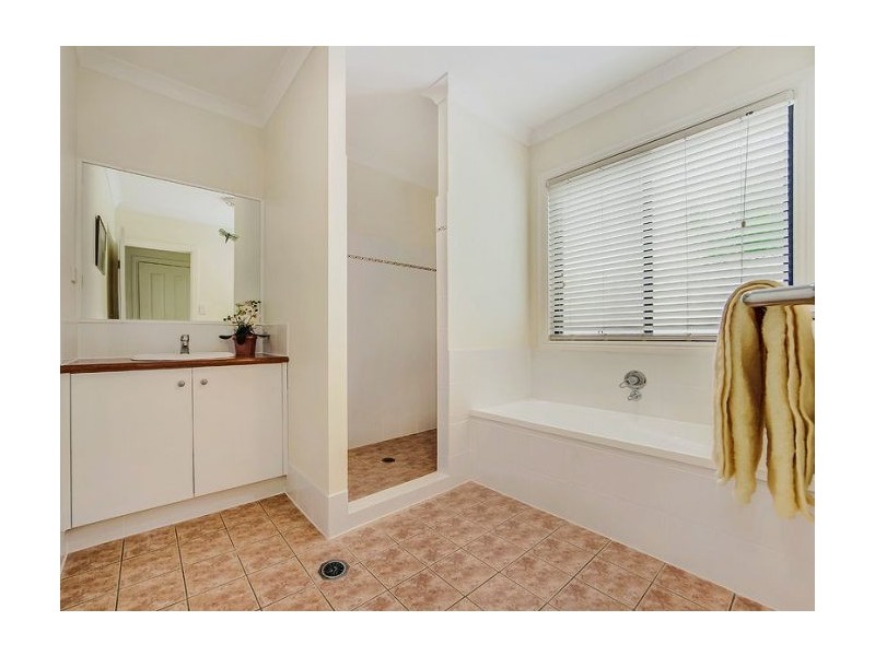 19 Rebholz Dr, Benowa QLD 4217