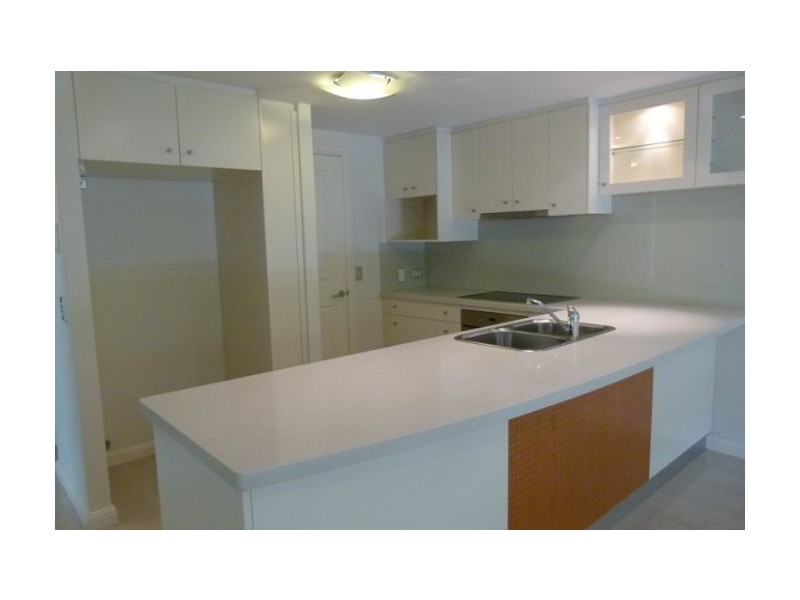 1/27 Gordon Street, Labrador QLD 4215