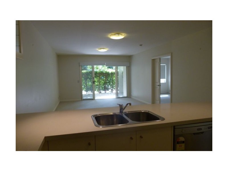 1/27 Gordon Street, Labrador QLD 4215