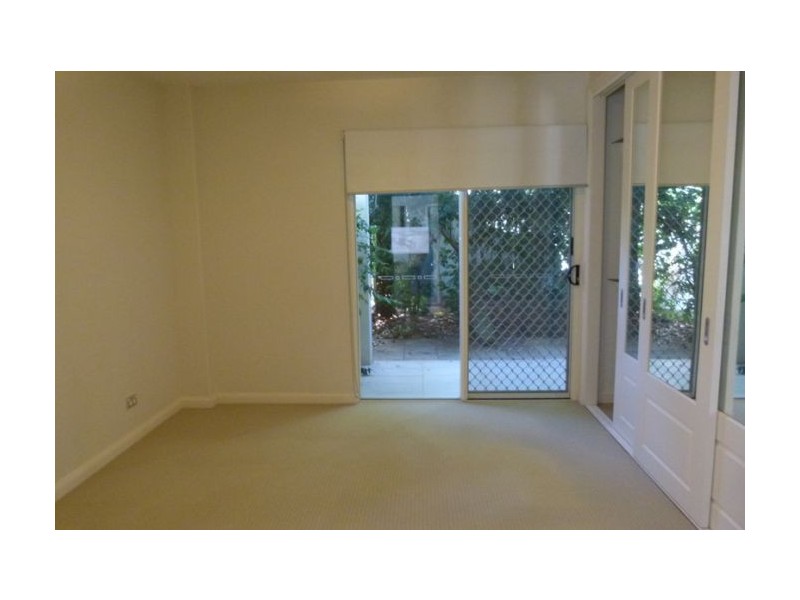 1/27 Gordon Street, Labrador QLD 4215