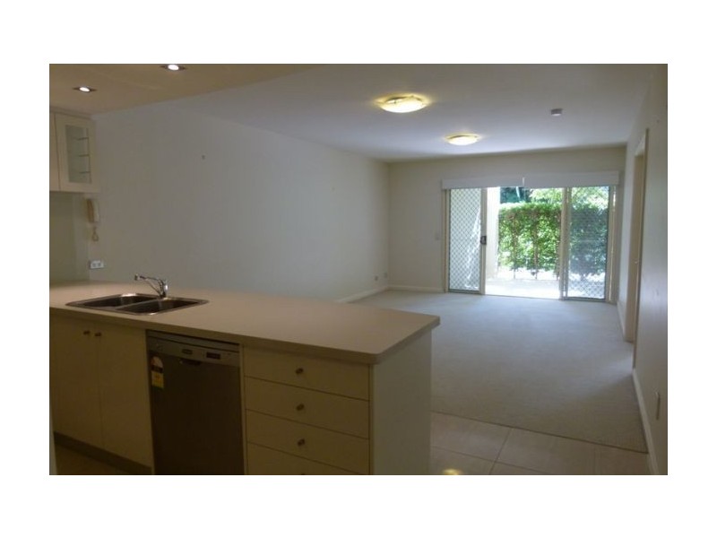 1/27 Gordon Street, Labrador QLD 4215