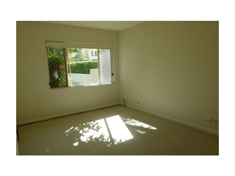 1/27 Gordon Street, Labrador QLD 4215