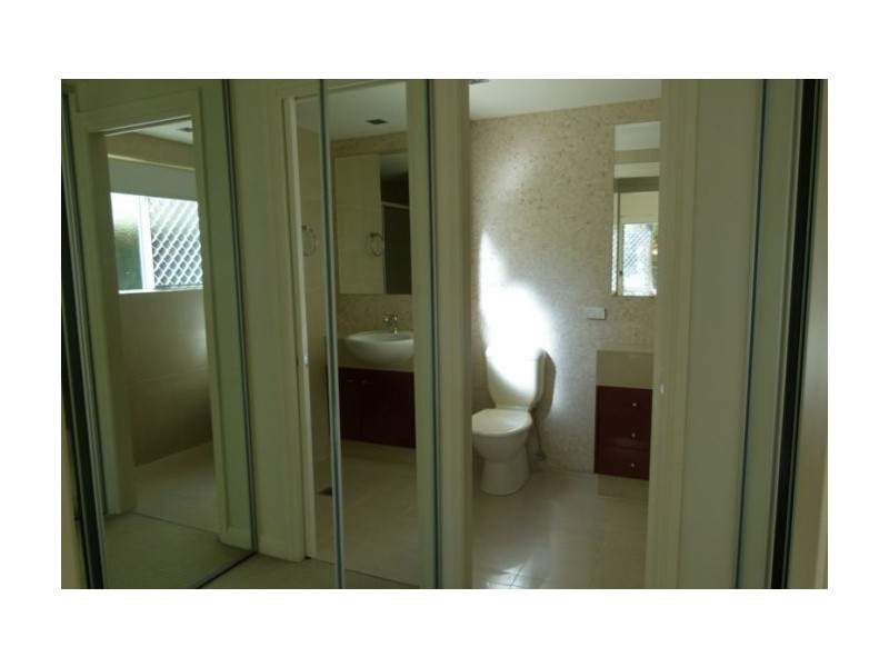 1/27 Gordon Street, Labrador QLD 4215