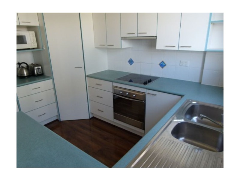 6/72 Marine Pde, Southport QLD 4215