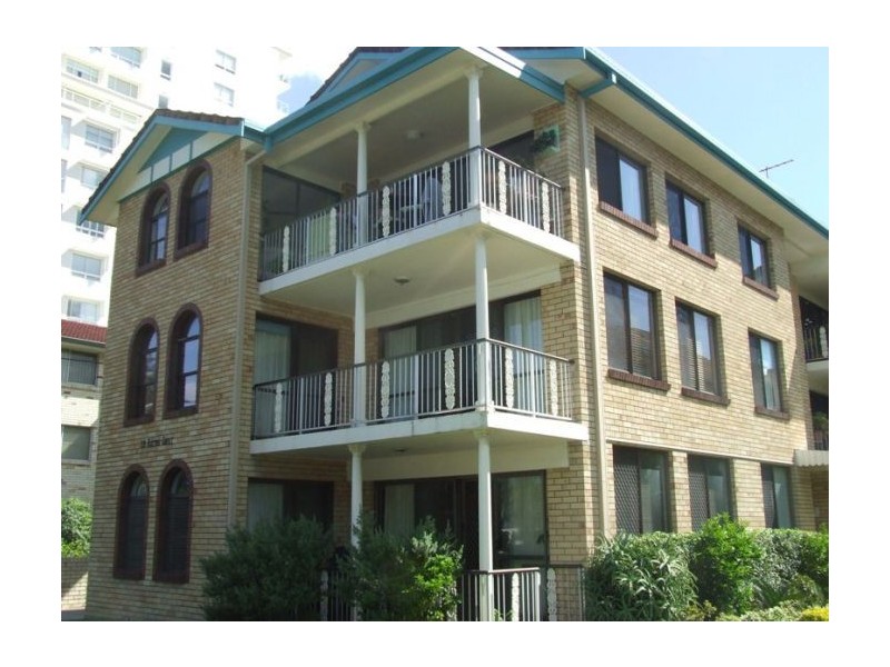 3/218 Marine Parade, Labrador QLD 4215