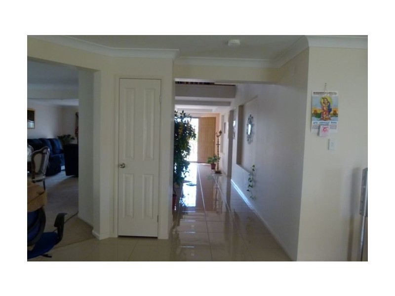 113 Crestwood Drive, Molendinar QLD 4214