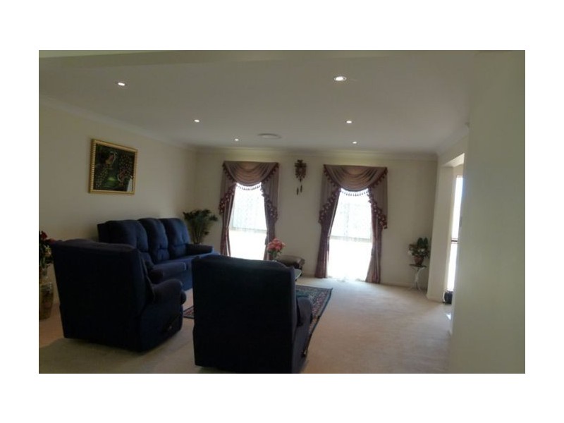 113 Crestwood Drive, Molendinar QLD 4214