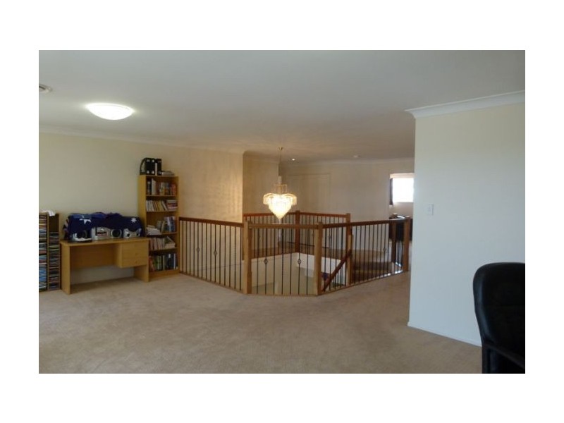 113 Crestwood Drive, Molendinar QLD 4214