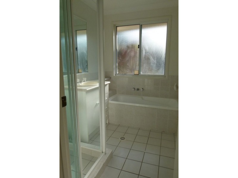 1/128 Greenacre Drive, Parkwood QLD 4214